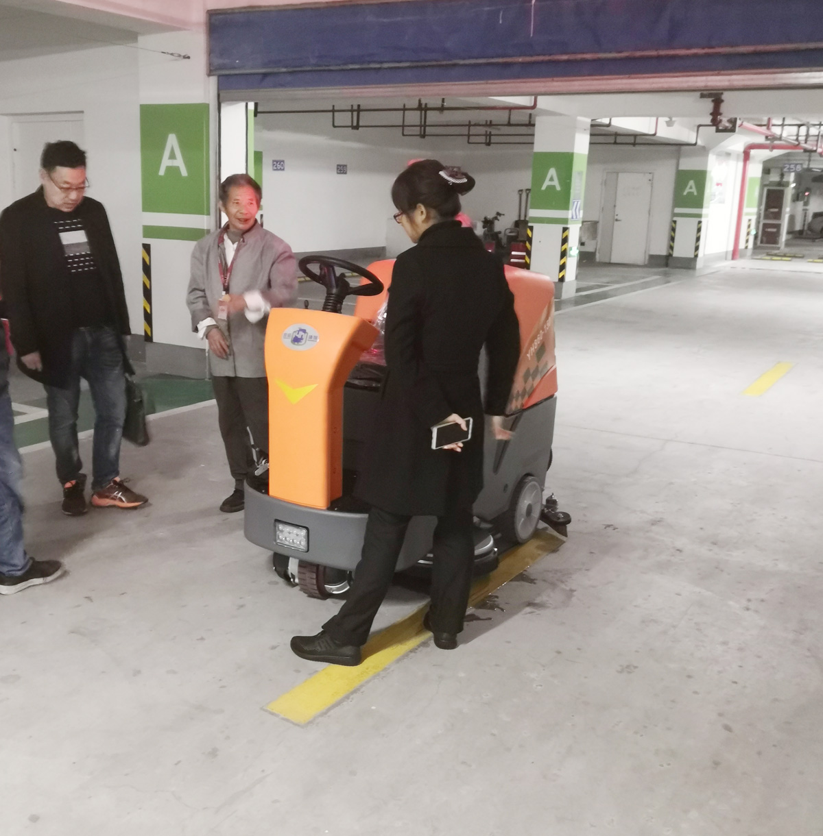 瀅皓地下停車(chē)場(chǎng)洗地機(jī)